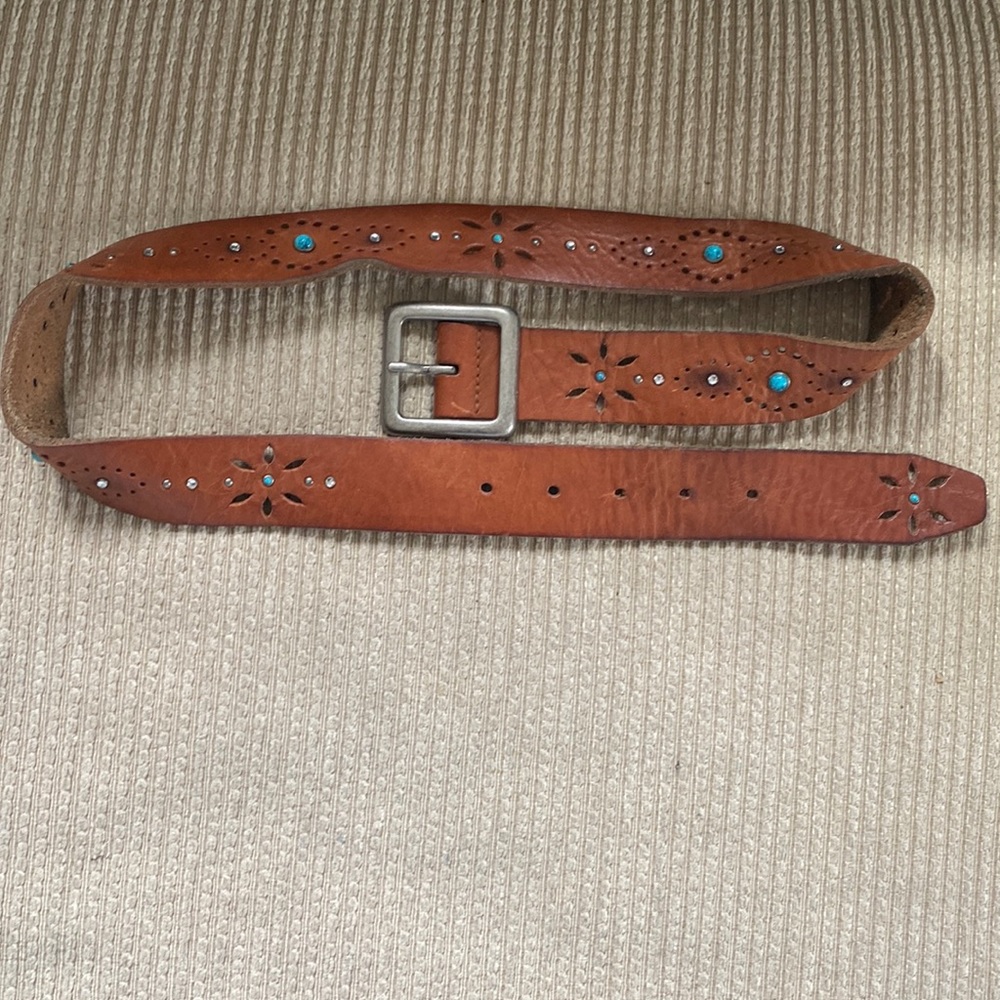 Genuine leather belt.